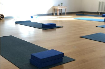 Home yoga vs. studio yoga classes Bristol YogaSpace with Clara Lemon