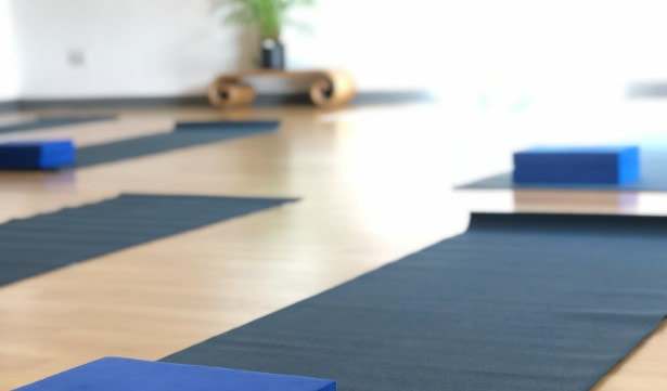 Bristol yoga classes 2 meter space between yoga mats